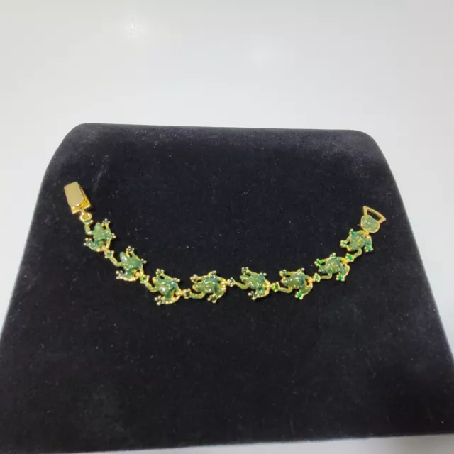 Adorable Enameled Green Frog Gold Tone Metal Bracelet w Magnetic Lily Pad Clasp