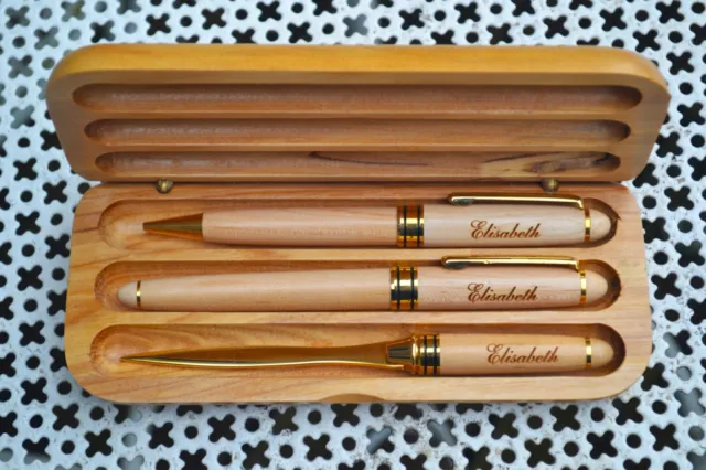 Set de stylos de bureau en bois signé Elisabeth