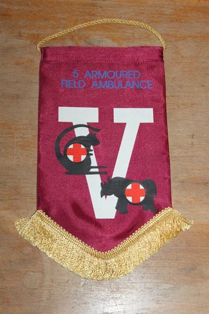 S6273: Wimpel Ehrengabe 5 Armoured Field Ambulance  ca. 13x24cm