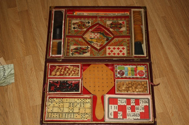 Ancien plateau de jeu M.F.R , le nain jaune , bois et plastique