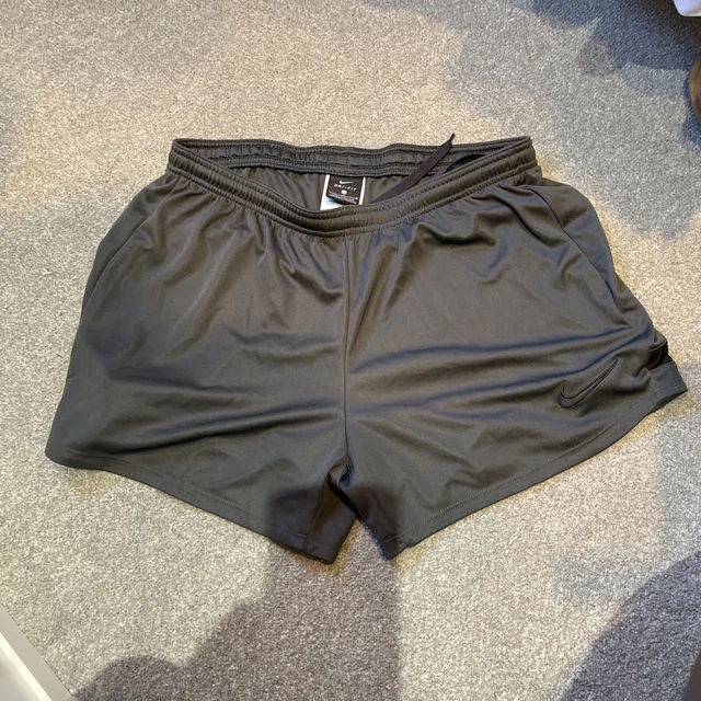 Nuovi pantaloncini da donna Nike Dri Fit large
