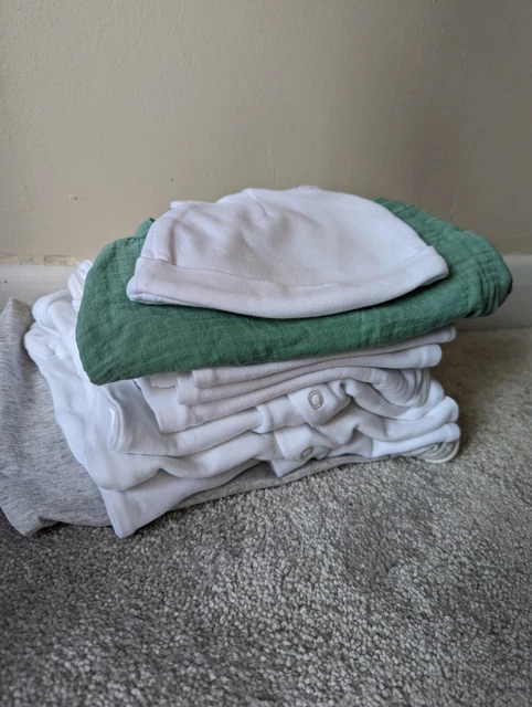 Newborn/ 0-1 / 0-3 / Gender Neutral / Unisex / Baby Clothes Bundle 3 8