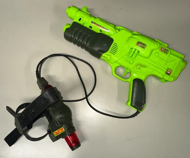 VINTAGE HASBRO TOMY Electronic Survivor Shot 2x Laser Lazer Tag