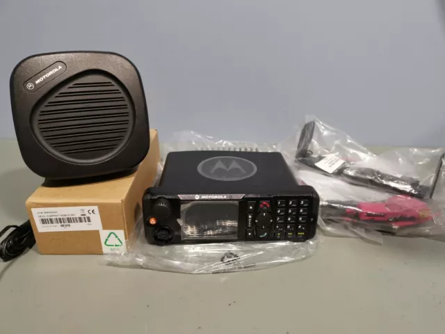 Motorola MTM800e 381-470 Mhz tetra radio. TEA1 full set. + programming cable