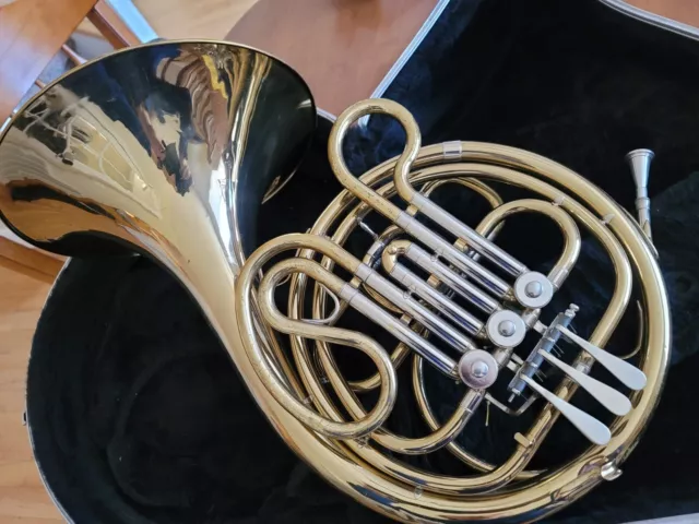 H602 Holton French Horn - Gold