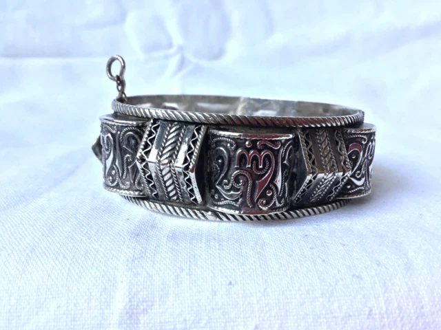 BRACELET ANCIEN JONC ethnique Asie Asiatique argenté pâte de verre vintage XX EUR 18,00 - FR
