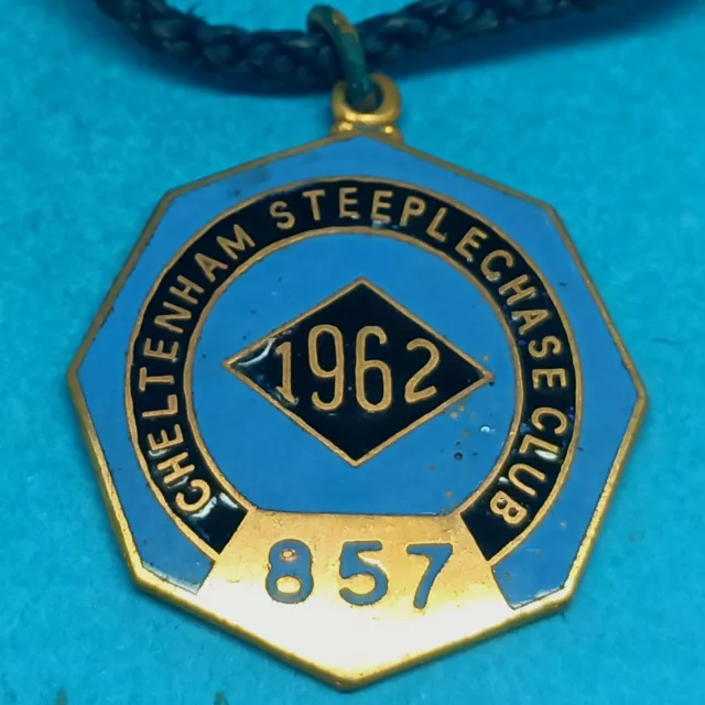 Cheltenham Horse Racing Members Badge - 1962