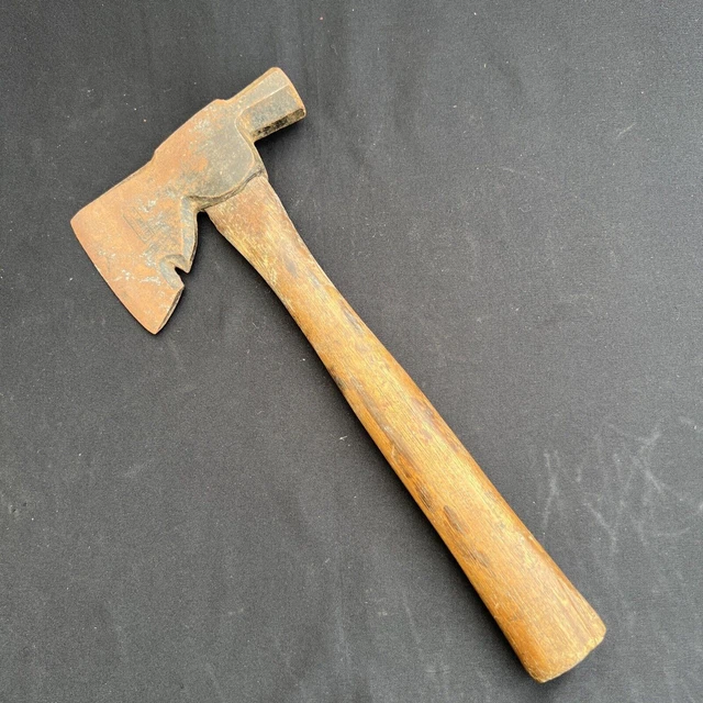 VINTAGE PLUMB VICTORY Axe Hatchet Throwing Ax 13.5” Wooden Handle 141.