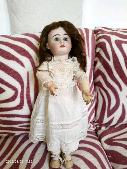 Poupée Ancienne Sfbj 301 En Compsition Marcheuse/Couineuse - Beaux