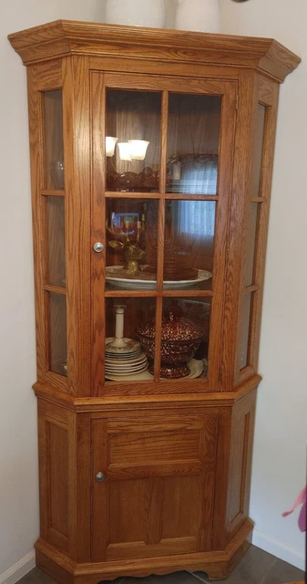 Pennsylvania House Oak Corner Cabinet Hutch with Matching Table & Chairs Pennsylvania House Oak Corner Cabinet Hutch with Matching Table & Chairs