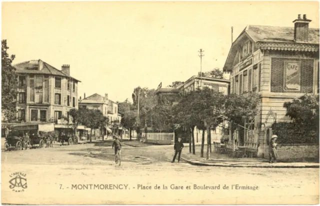 95/CPA - Montmorency - Place de la GAre et Boulevard de l'Ermitage