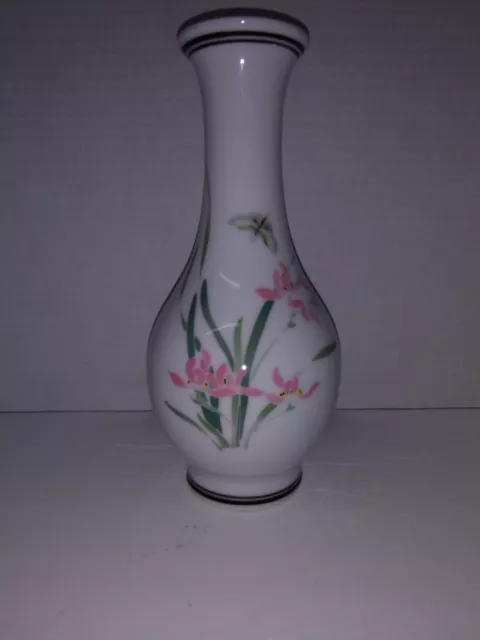 Vintage Elegant Liling Kiln Fine Porcelain Bud Vase Hand Painted Made In China