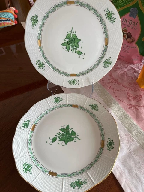HEREND PRE-OWNED FOREST Treasure 25Cm Dinner Plate Pair Waldstein