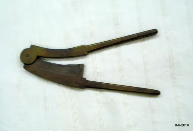 Traditional collectible old brass Betel Nut Cutter Sarota Indian antiques