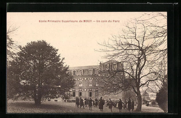 CPA Mouy, Ecole Primaire Supérieure, Un coin du Parc