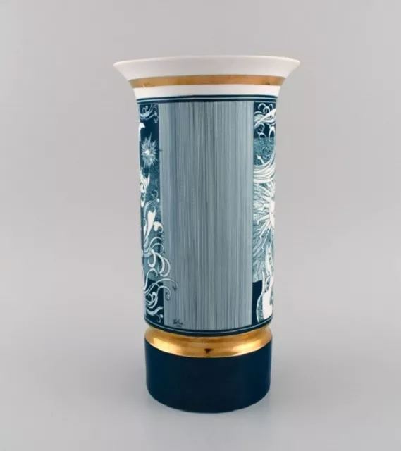 Large Hollóháza porcelain vase. Art Deco motifs and gold border. Mid 20th-C. 3