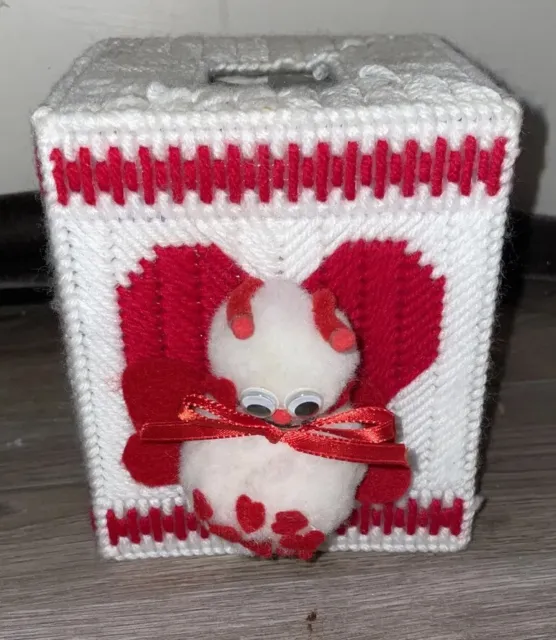 Cubierta de caja de tejido con aguja hecha a mano corazón de San Valentín hecha a mano ❤️ 🙂