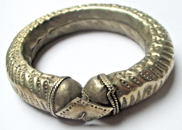 Bracelet Ancien Rigide Maille Serpent - Décor Têtes De Dragon En Métal - Occasion