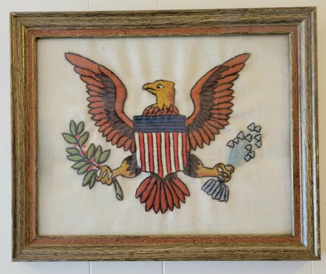 Marco de madera vintage con aguja de águila militar de EE. UU.