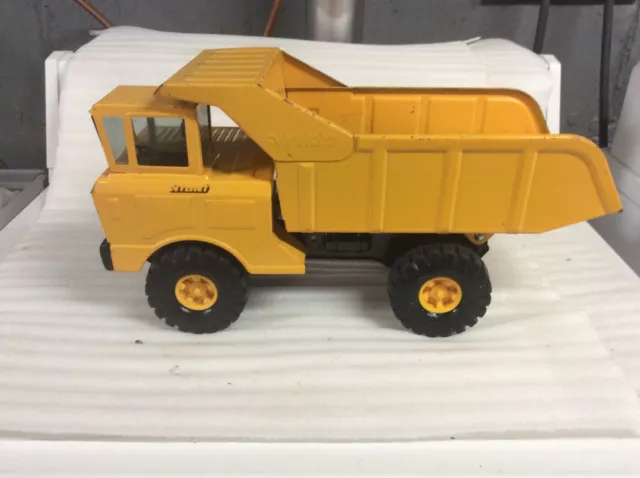 Vintage Nylint quarry style dump truck in very good condition has some playware