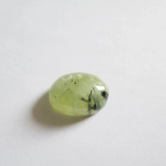 Préhnite cabochon pierre fine 16x11x9mm gemme multicolore reiki chakra plexus