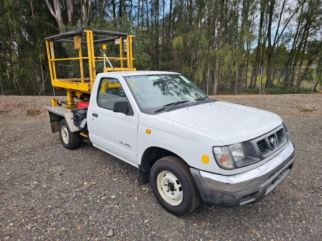 2000 Nissan navara D22 cherry picker ewp