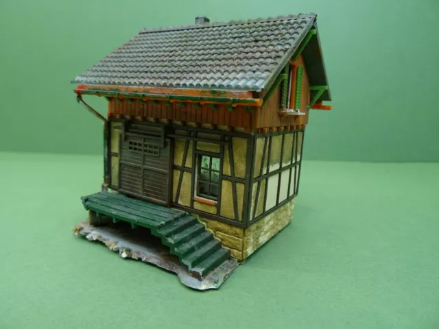 Gebäude H0 Kleiner Fachwerk Güterschuppen 1:87 Gebauter Bausatz GE841