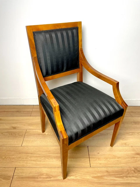 Bequemer Armlehnstuhl