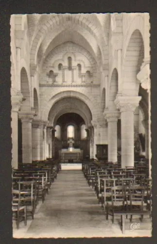 POUGUES-les-EAUX (58) INTERIEUR EGLISE en 1950