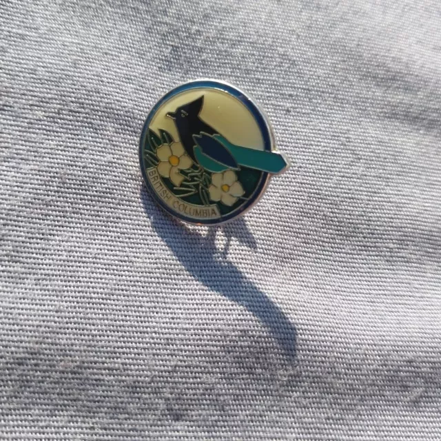British Columbia Canada Bird Souvenir Lapel Hat Jacket Pin