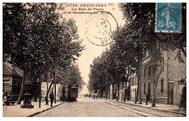 94 PETIT IVRY - la rue de paris et la gendarmerie.