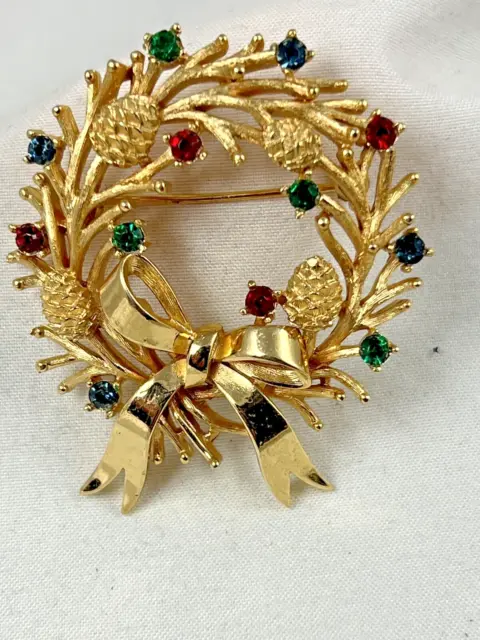 Vintage Crown Trifari Pin Brooch Rhinestone Pinecone Wreath Gold Tone