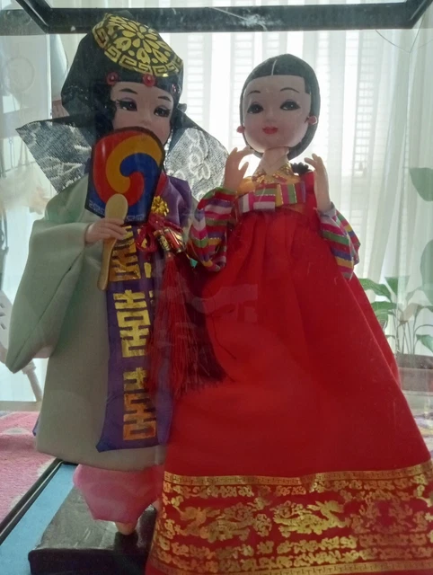 Vintage Korean Couple in Case