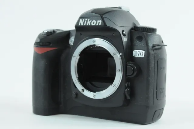 Nikon D70 6.1MP Digital SLR Camera Body #G057