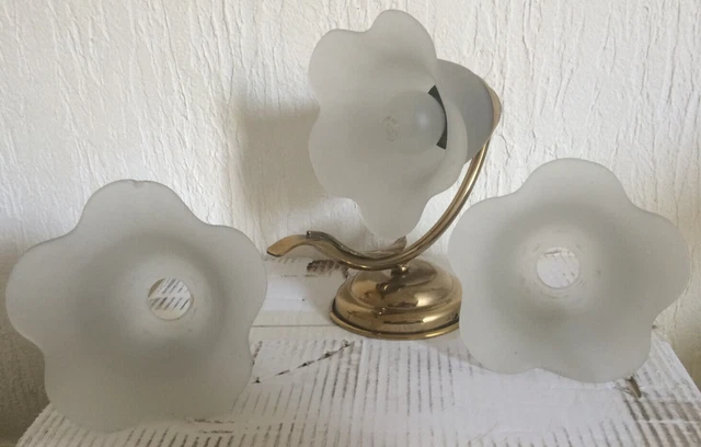 Ancienne Applique Mural Vintage + 3 Tulipes En pate de Verre .