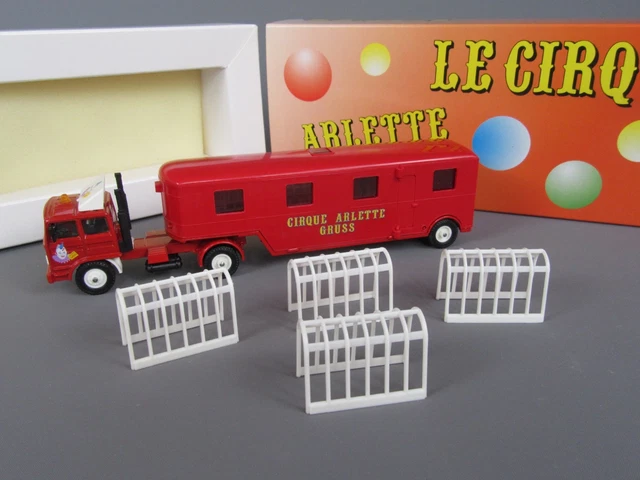 Verem 1/43 - Coffret Pinder : Citroen Traction - C4F - Renault Reinastella