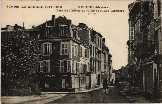 CPA Verdun - Rue de l'hotel de ville et place chevert (118783)