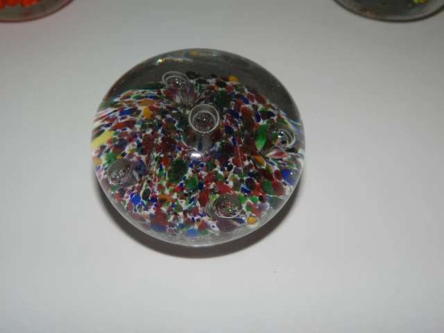 Beau Presse Papier Sulfure Millefiori Multicolore et Bulles Paper Weight 2