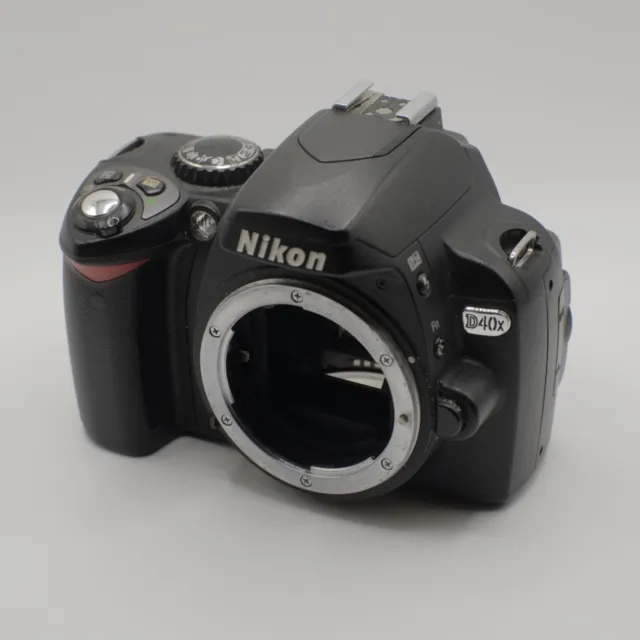 Near Mint Nikon D40X 10.2 MP Digital SLR Camera - Black (Body Only) w/ Charger