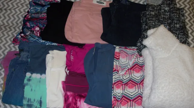 Size M/L 10-12 Mixed Lot #36 Women's Clothing 13 pieces Pants Tops Shorts Skirt