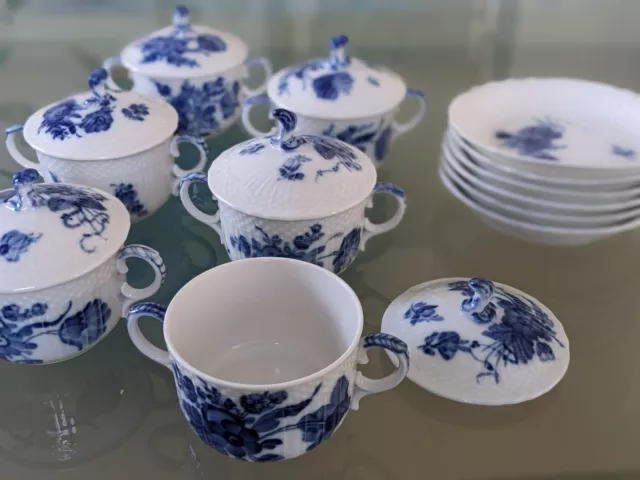 Royal Copenhagen Blaue Blume geschweift, 6 Suppentassen mit Deckel & Untertassen