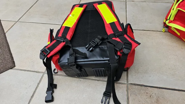 Erste Hilfe Rucksack und Tasche Rot Gelb - ohne Inhalt gebraucht " defekt "