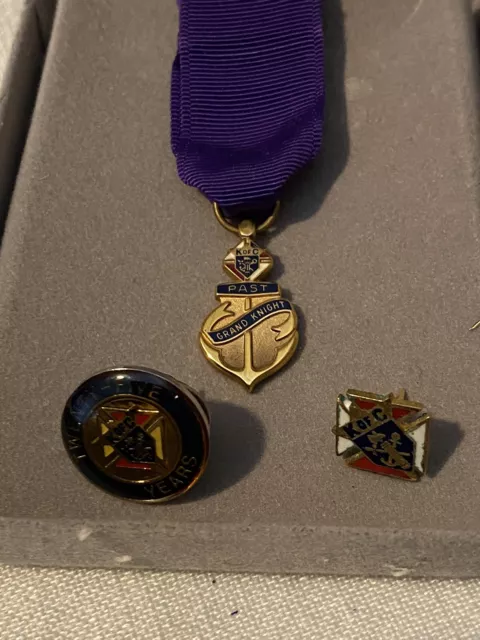 Vintage KNIGHTS OF COLUMBUS K of C GRAND KNIGHT Medal and Two Lapel Pins