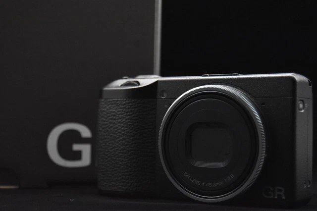 RICOH GR III 24.2MP 18.3mm f/2.8 Digital Camera Black From JAPAN 【MINT】 #913