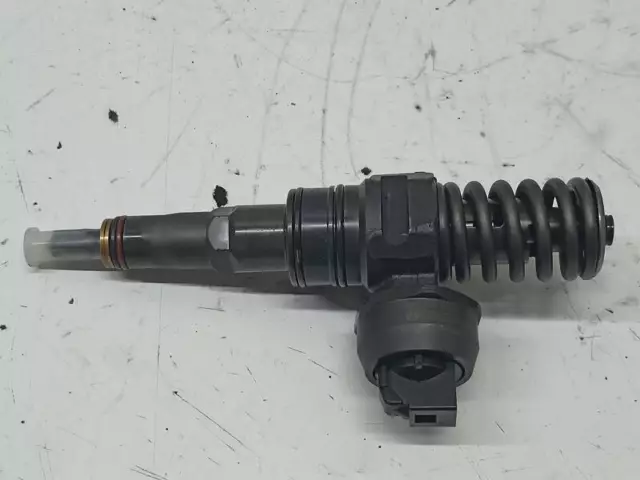 038130073A injecteur pour VOLKSWAGEN GOLF V 1.9 TDI 2003 287791