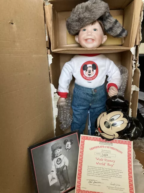 Doll Disney - Walt Disney World Boy - Ashton Drake Porcelain Doll Doll Disney - Walt Disney World Boy - Ashton Drake Porcelain Doll