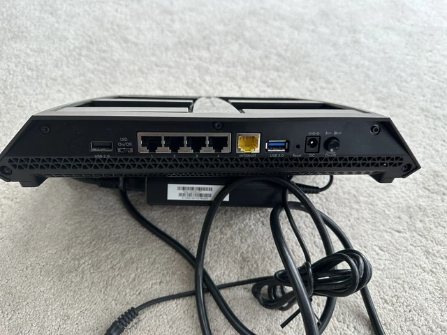 NETGEAR Nighthawk AC3200 1300 Mbps Wireless AC Router (X6R8000)