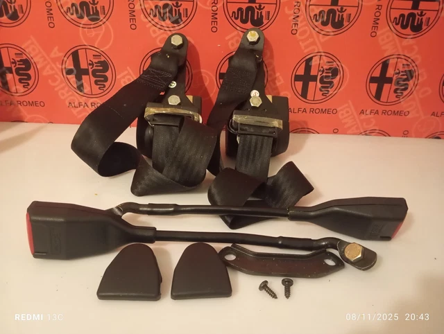 Voiture Miniature 1/18 - SP.123 - Décalcos Et Harnais Sabelt - Comme Neuve