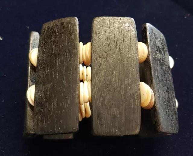 Bracelet large manchette en bois avec boutons de nacre vintage bicolore RefV416