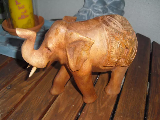 Elefant Holz geschnitzt Darimana, 15 cm hoch, 20cm lang, Suarholz, Bali/ Indones